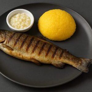 Pastrav la gratar + mamaliguta + mujdei